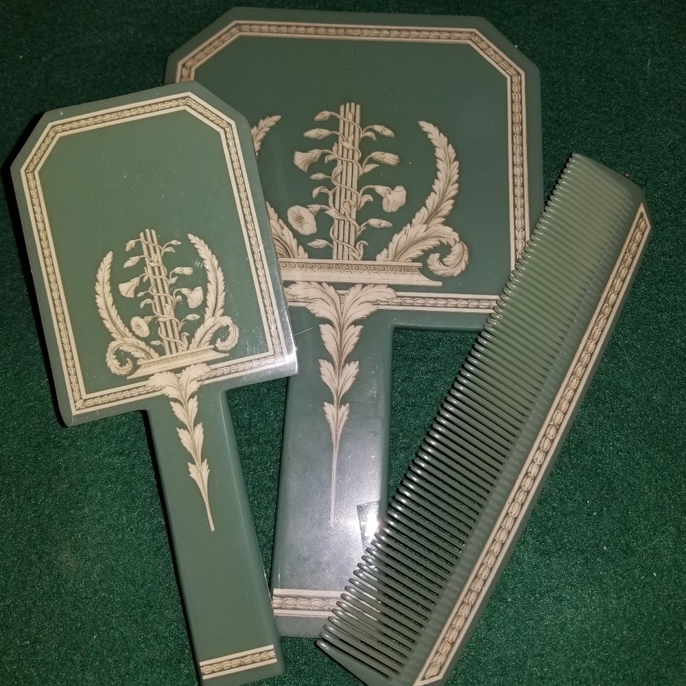 Vintage Dupont vanity set